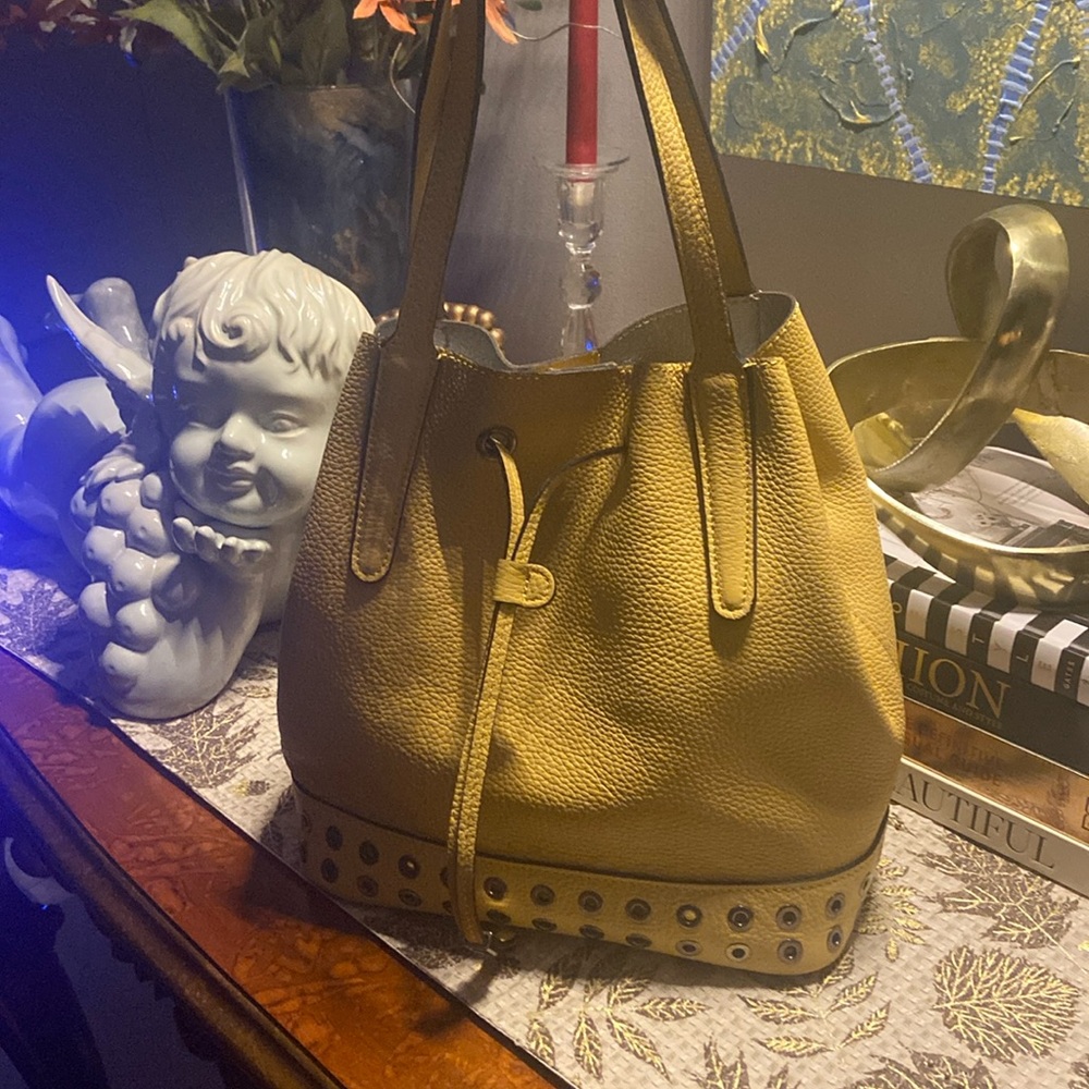 Beautiful genuine Italian leather bucket bag.